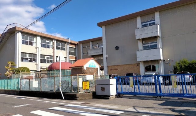 小学校　岐阜市立本荘小学校（小学校）まで462m