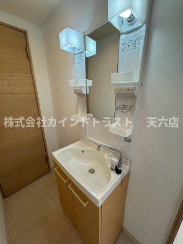 洗面設備　脱衣スペースもあります