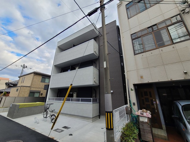 建物外観　ツートンカラーの外観です