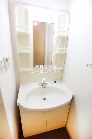 洗面設備　清潔感ある独立洗面台で毎日気持ちよく♪