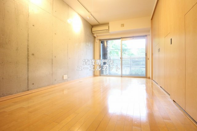 居室・リビング　ゆったりとくつろげる、落ち着きのある居室空間です
