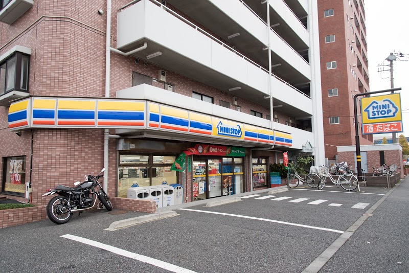 コンビニ　ミニストップ 高井戸東3丁目店（コンビニ）まで258m
