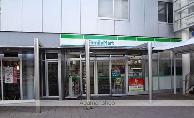コンビニ　ファミリーマート（コンビニ）まで681m