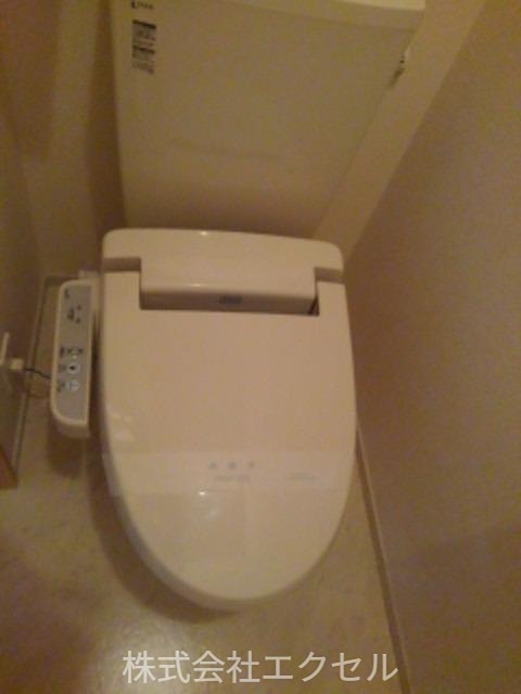 トイレ　ウォシュレット付きのトイレです。