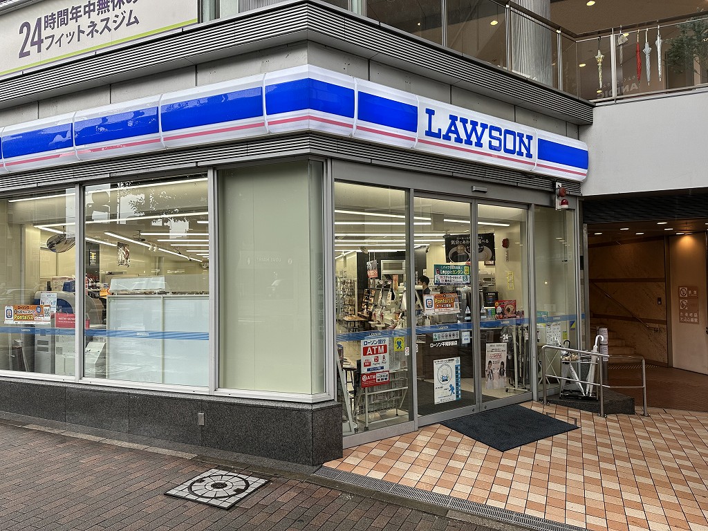 コンビニ　ローソン平尾駅前店（コンビニ）まで95m
