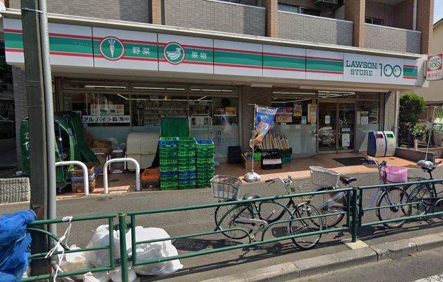 コンビニ　ローソンストア100荒川町屋二丁目店（コンビニ）まで390m