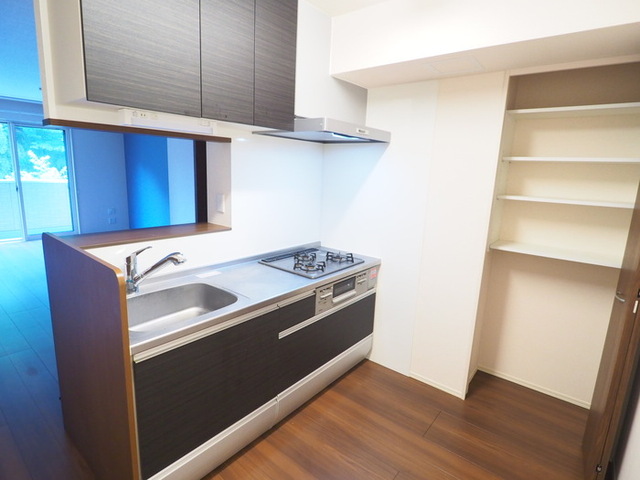 キッチン　対面キッチン（３口コンロ）