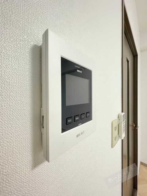 セキュリティ　モニターホンで来訪者を確認できます♪
