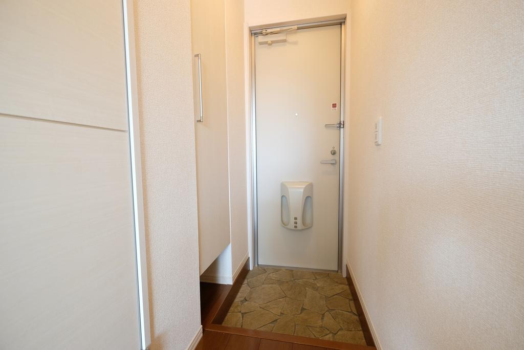 玄関　写真は別室です