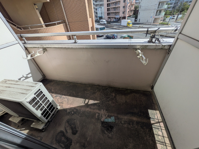 バルコニー　クリーニング中