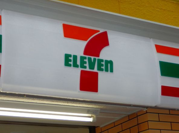 コンビニ　セブンイレブン 札幌北4条西25丁目店（コンビニ）まで109m