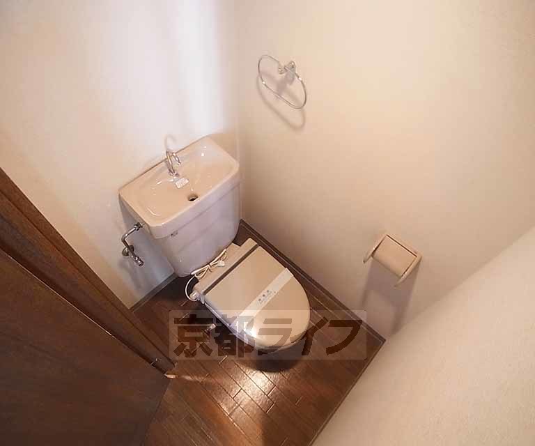 トイレ　清潔感のある洋式トイレです。