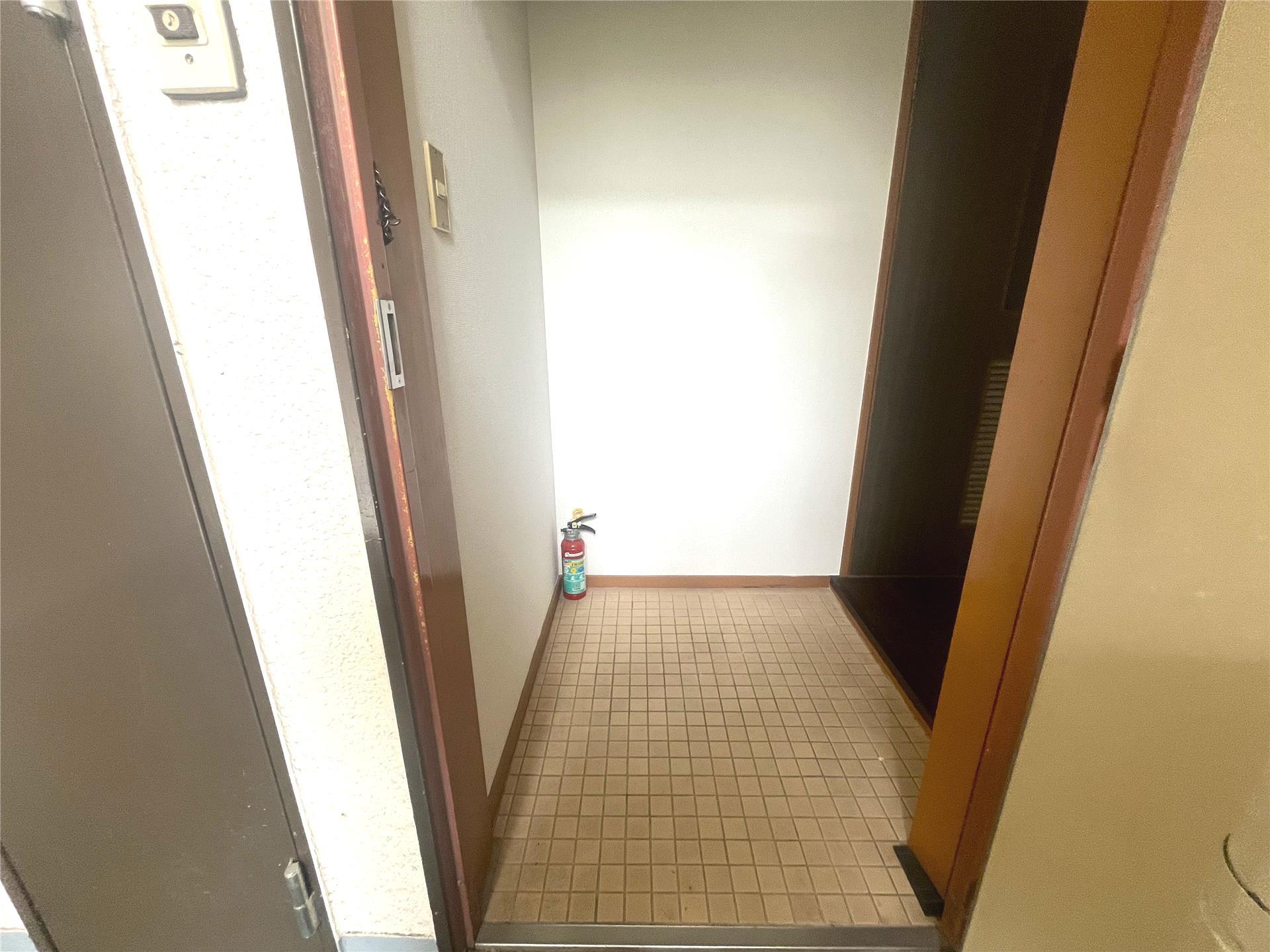 メゾンシャルマンA棟の玄関写真