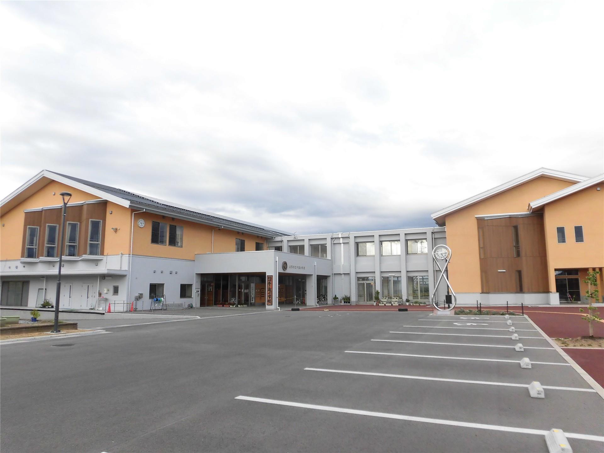 小学校　山形市立千歳小学校（小学校）まで1070m