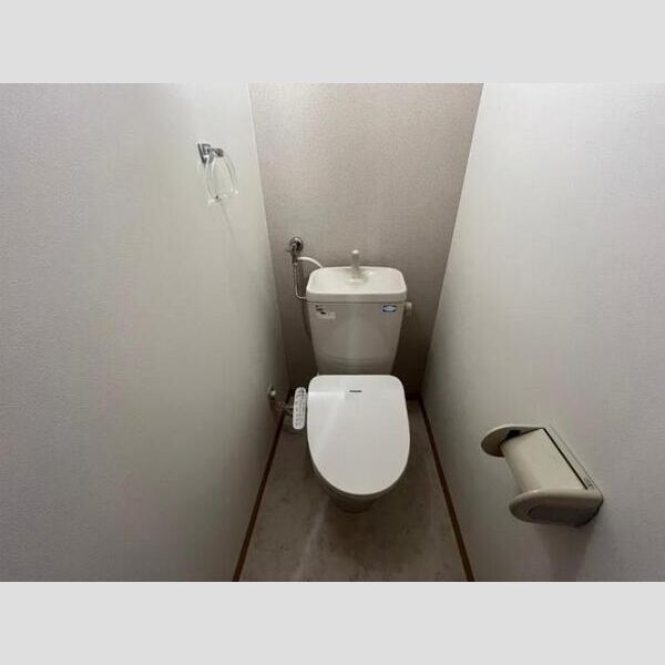 地下鉄東豊線 福住駅 徒歩7分 4階建 築31年のトイレ写真