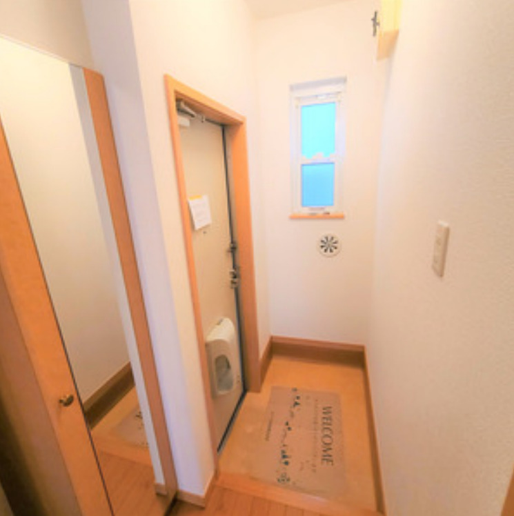 玄関　【駅まで平坦、住環境良好！】お問い合わせはお早めに♪