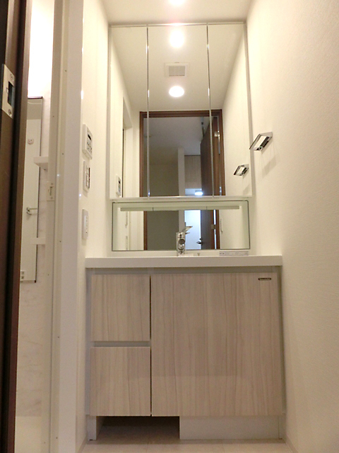 洗面設備　※写真は同タイプ住戸です。