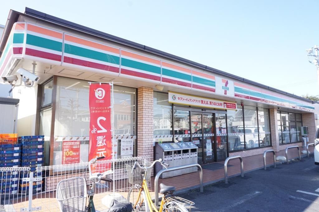 コンビニ　セブンイレブン 八潮緑町3丁目店（コンビニ）まで332m