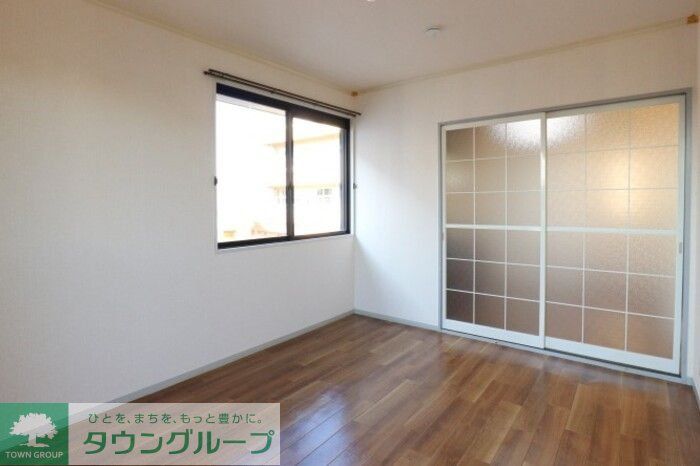 パールハイツ海老原 38の居間写真