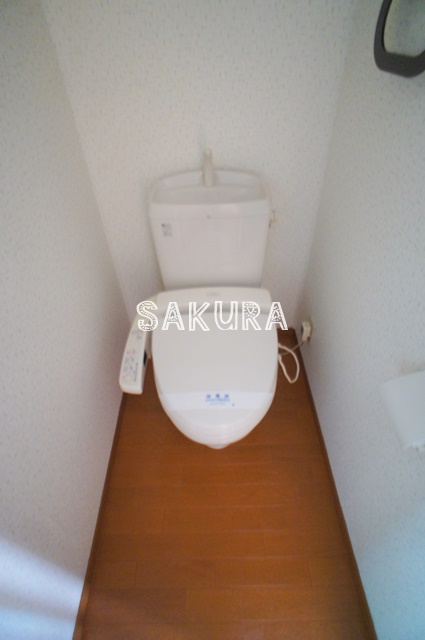 トイレ　嬉しい温水洗浄便座付き♪