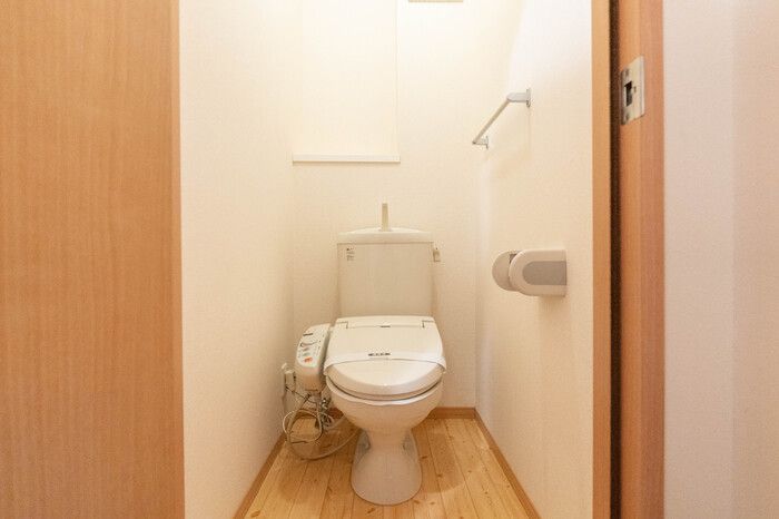 富山市 2階建 築21年のトイレ写真