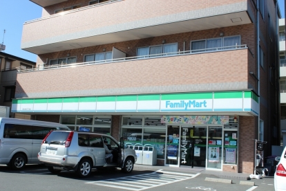 コンビニ　ファミリーマート 浜松中央三丁目店（コンビニ）まで119m