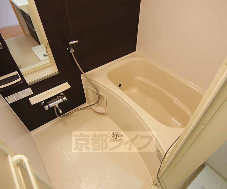 バス・シャワールーム　浴室乾燥など設備充実の浴室です。