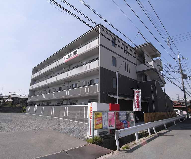 建物外観　パリッとした外観ですね。