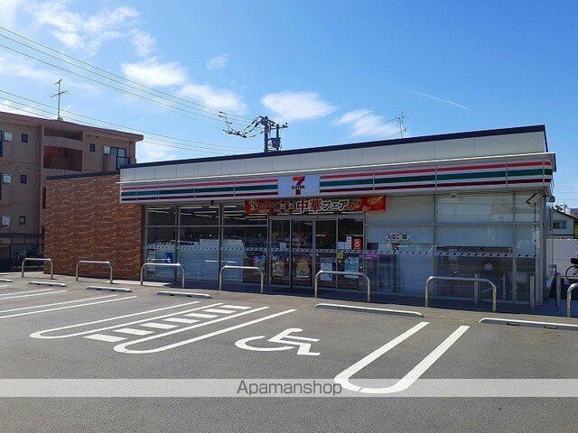 コンビニ　セブンイレブン伊奈羽貫駅前店（コンビニ）まで560m