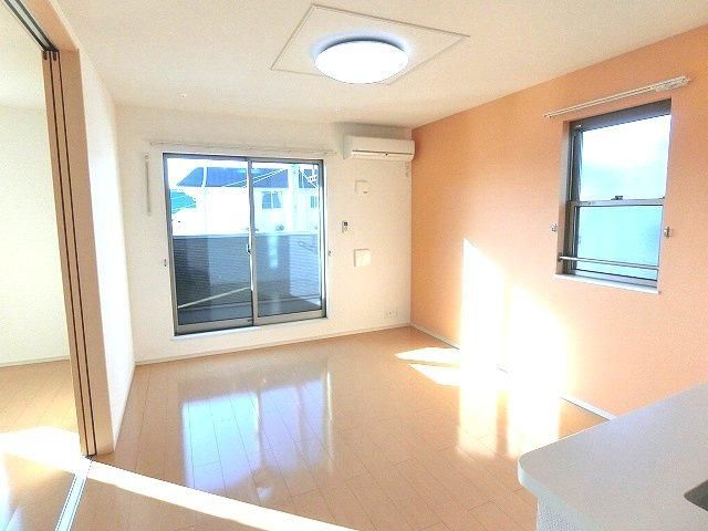 メゾン エタニティIIの居間写真