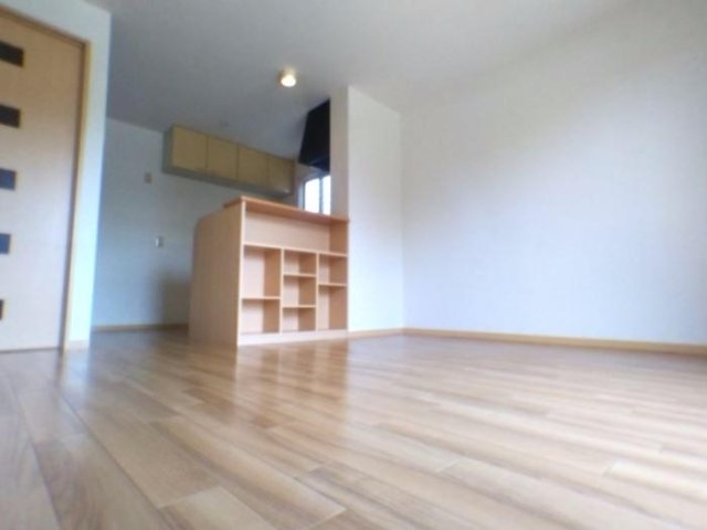 居室・リビング　掲載写真は同型モデルを掲載しており実際のお部屋と仕様等が異な