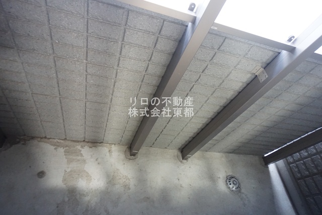 バルコニー　お天気のいい日は洗濯物も気持ちよく干せますね！