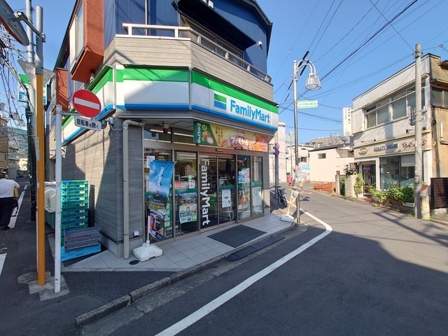 コンビニ　ファミリーマート幡ヶ谷本町店（コンビニ）まで417m