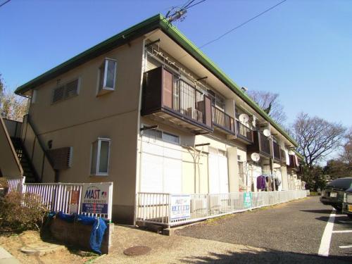 建物外観　南向き南側駐車場の為、日当り良好！