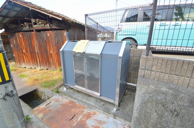 ドラックストア　くすりのレデイ海田店（ドラッグストア）まで2008m