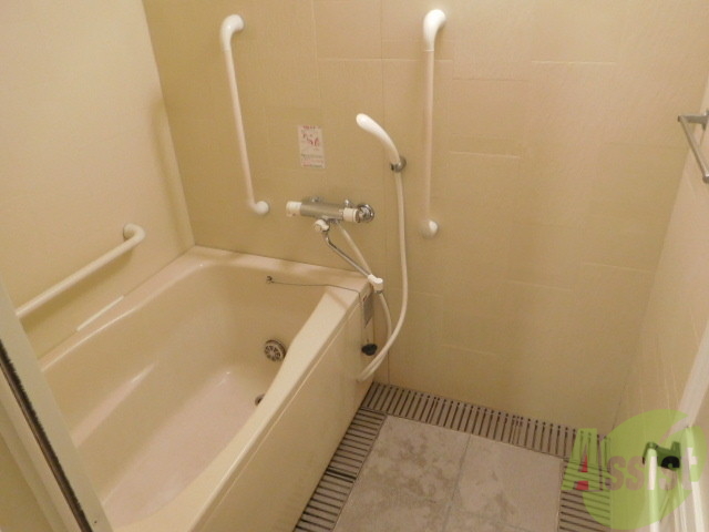 バス・シャワールーム　浴室もゆったりしており一日の疲れも癒やされます