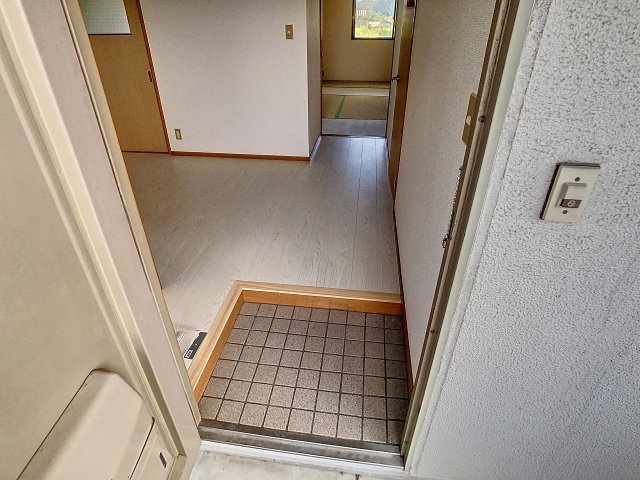 玄関　2024年5月撮影※現況を優先致します。