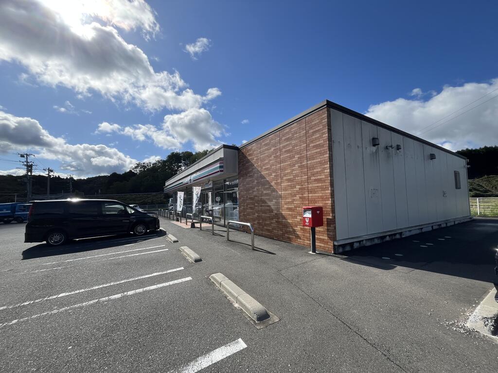 コンビニ　セブンイレブン白河インター店（コンビニ）まで887m