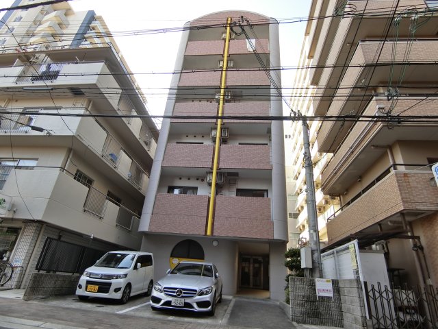 神戸市兵庫区大開通のマンションの建物外観