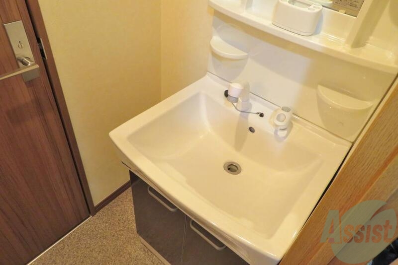 洗面設備　洗面化粧台は脱衣所内にあります、身だしなみはこちらで
