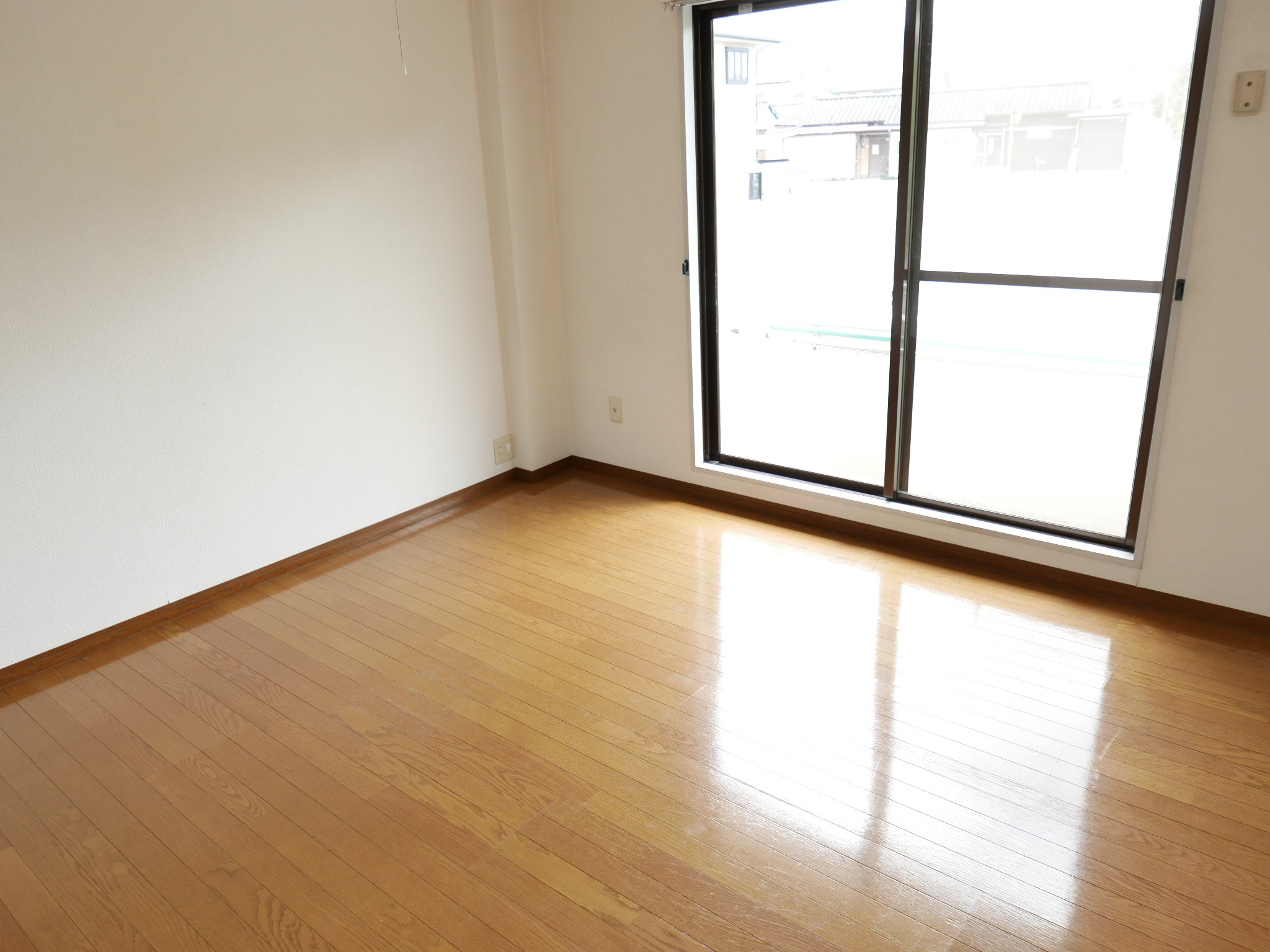 居室・リビング　居間８帖　南向き撮影