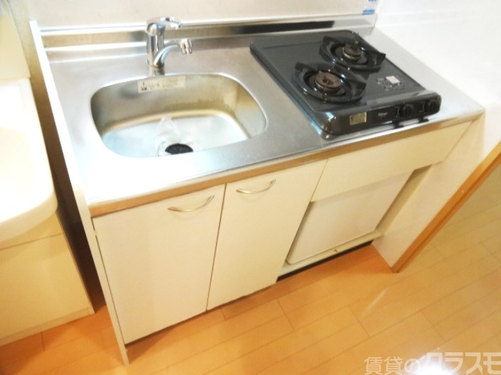 キッチン　一人暮らしには十分な広さのキッチンです☆