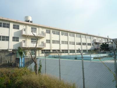 【コンフォールI番館の小学校】