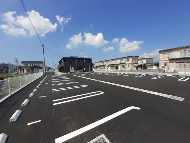 【直方市大字感田のアパートの駐車場】