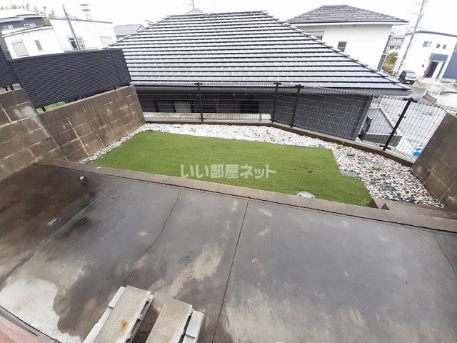 【北九州市八幡西区真名子のアパートのバルコニー】