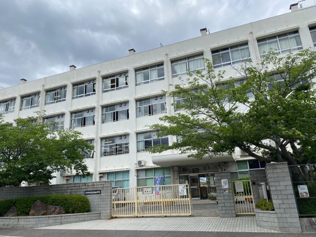 【広島市安佐北区落合南のアパートの小学校】