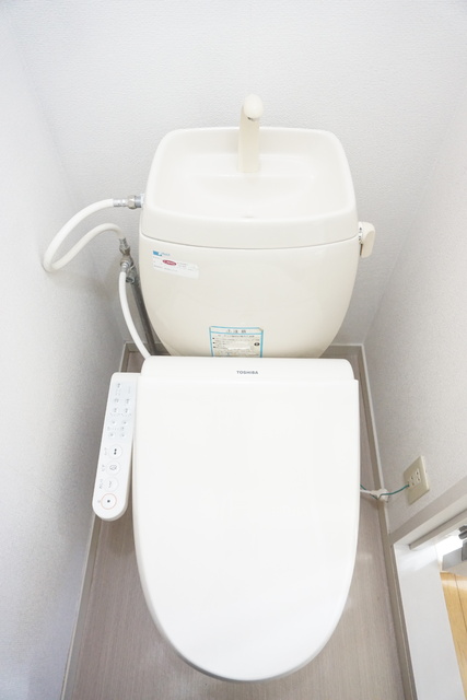 トイレ　★温水洗浄便座の付いたトイレです★