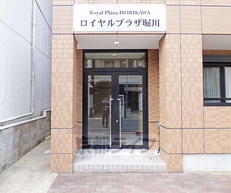 【京都市上京区堀之上町のマンションのエントランス】