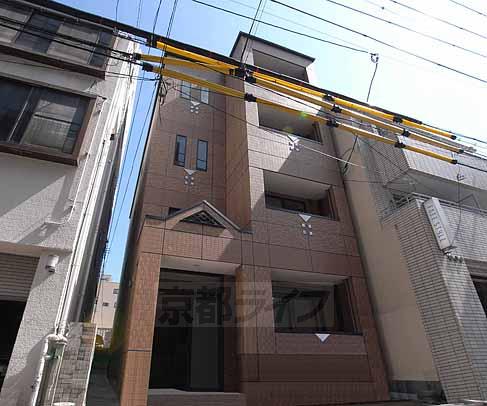 京都市上京区堀之上町のマンションの建物外観