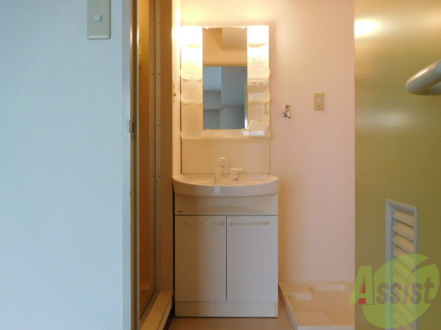 洗面設備　洗面台独立、脱衣スペース付きです